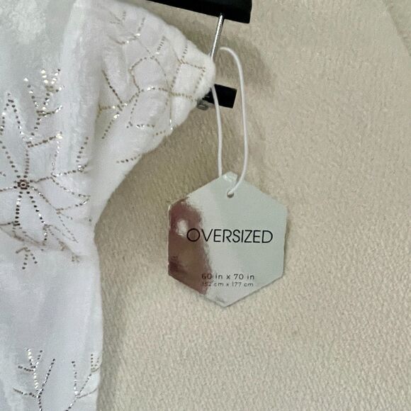 Luxurious Velvet Soft Throw Blanket 60 x 70 NEW - Picture 4 of 10